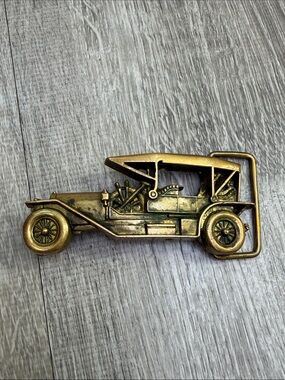 Vintage Car Men’s Belt Buckle in Gold Tone Solid brass made in Taiwan